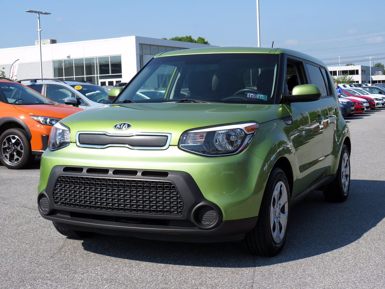 pre-owned-2014-kia-soul-base-hatchback-in-harrisburg-e7731633